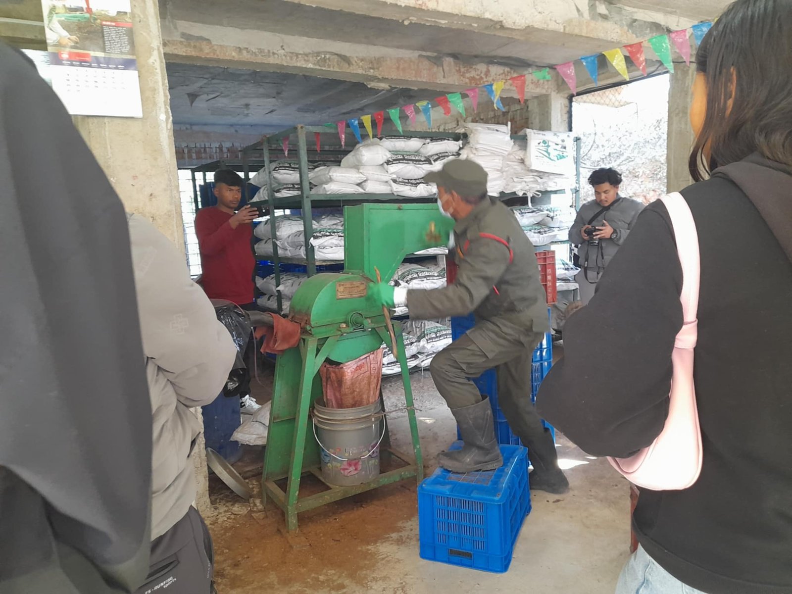 फाेहाेरबाट माेहाेर बनाउने उद्योगकाे अवलोकन